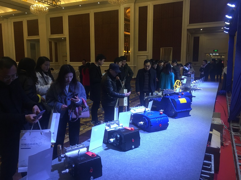 双耀高压泵及喷头产品展示台图1