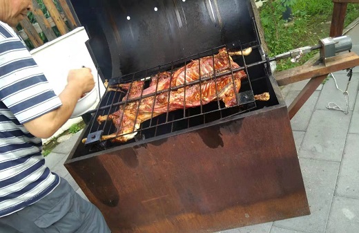 双耀高压泵聚餐烤肉