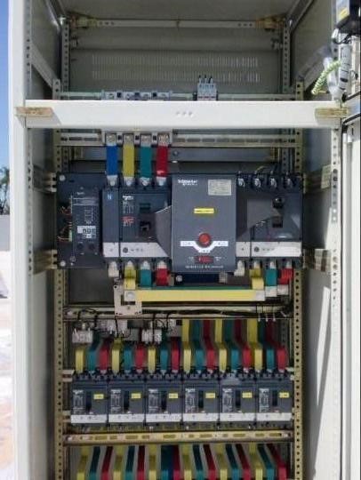 Dual power distribution cabinet
