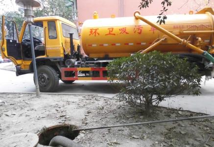 清理化糞池
